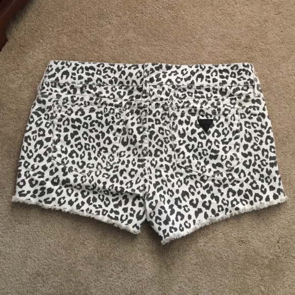 Guess white cheetah print denim shorts - Picture 2 of 4